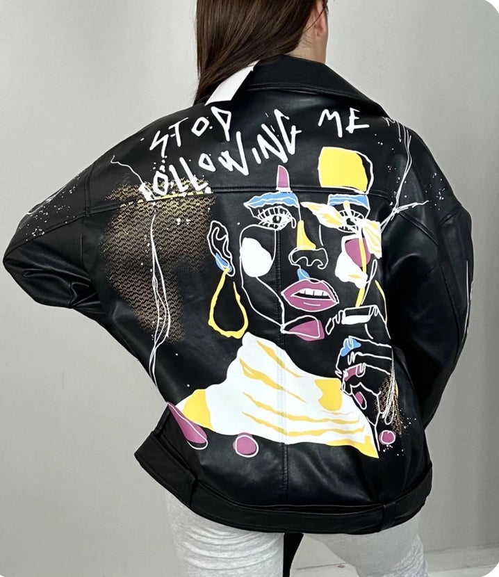 Geacă neagră Biker Oversized cu Print Artistic | Qarma Selection