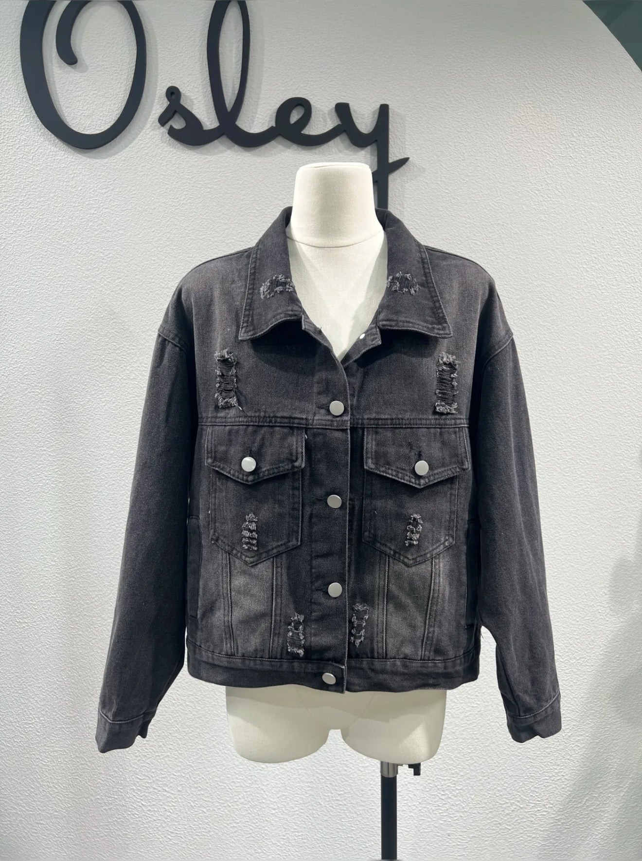 Jacheta denim neagra cu efecte distressed - simpla