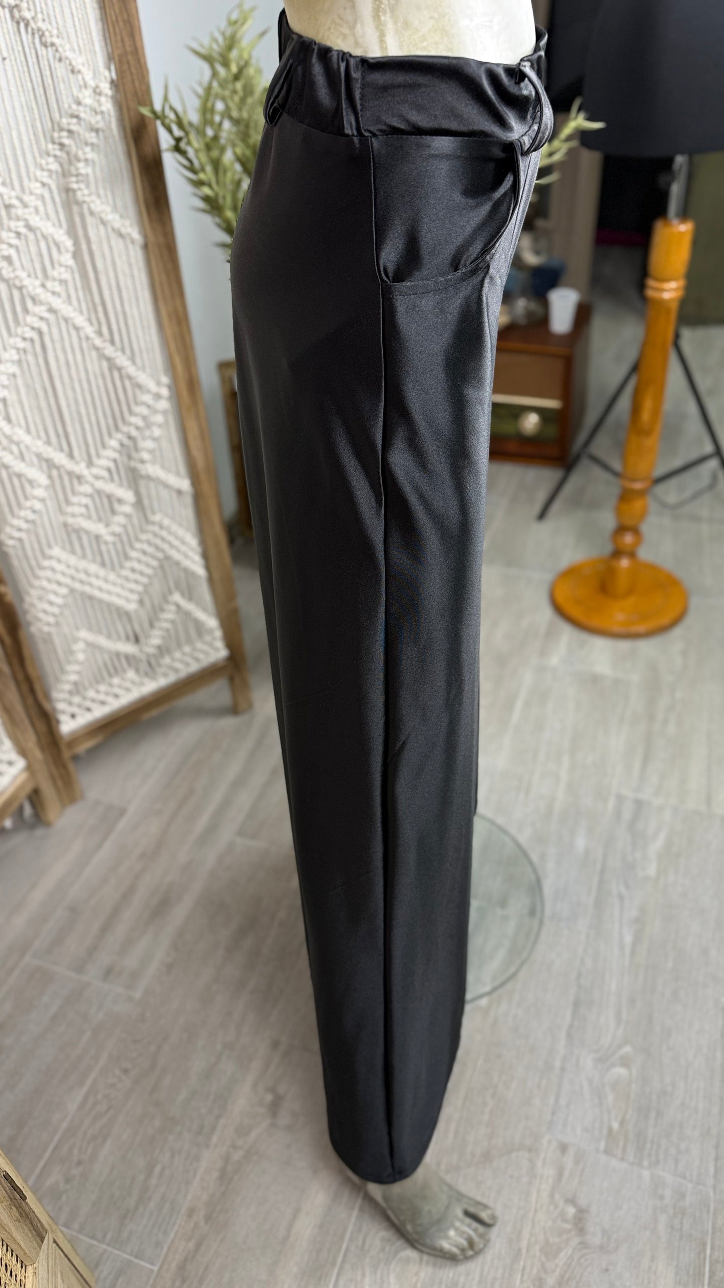 Pantaloni Largi Dama – Satin Negru Fluid