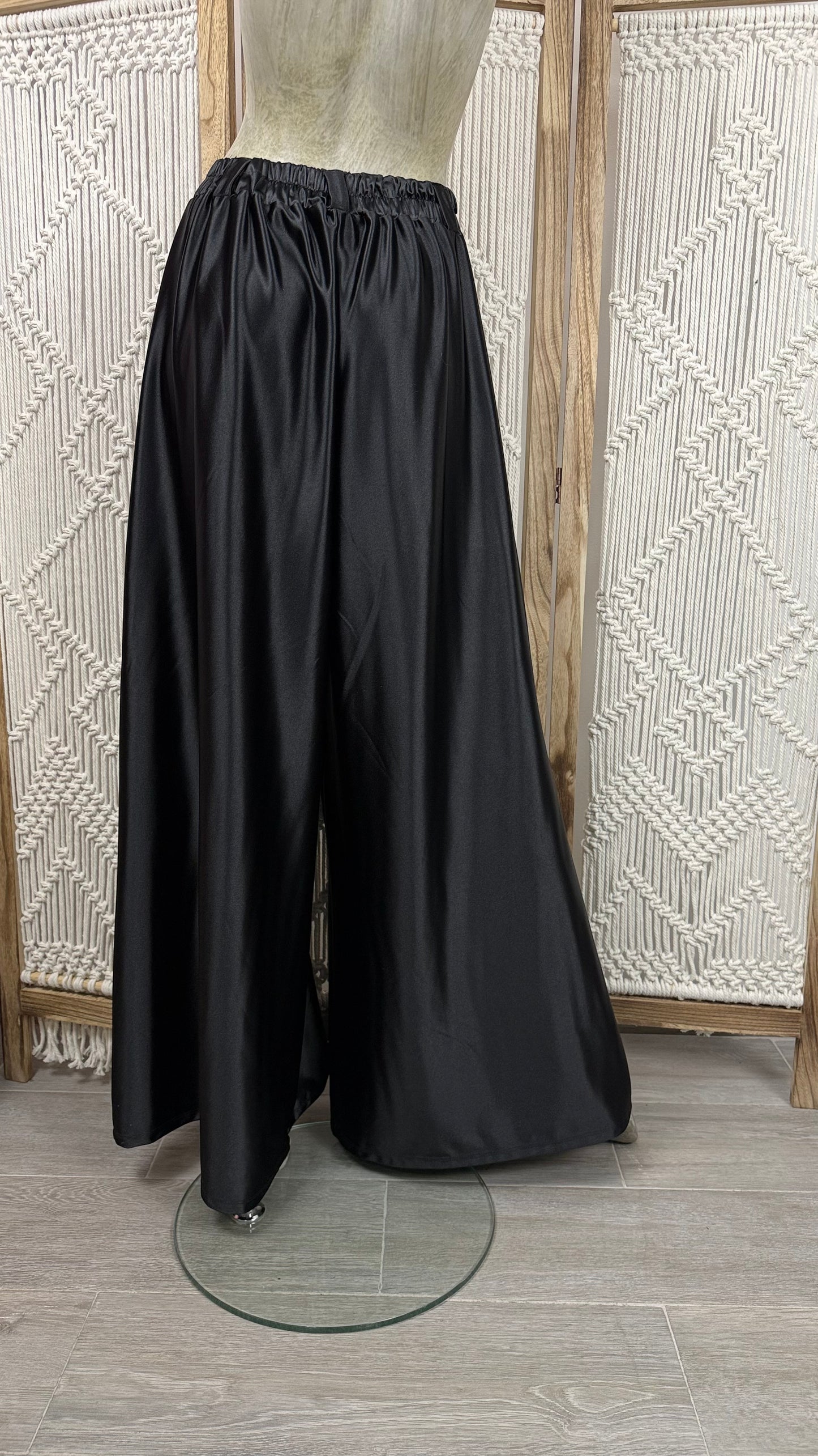 Pantaloni Largi Dama – Croiala Cropped, Lycra Lucioasa