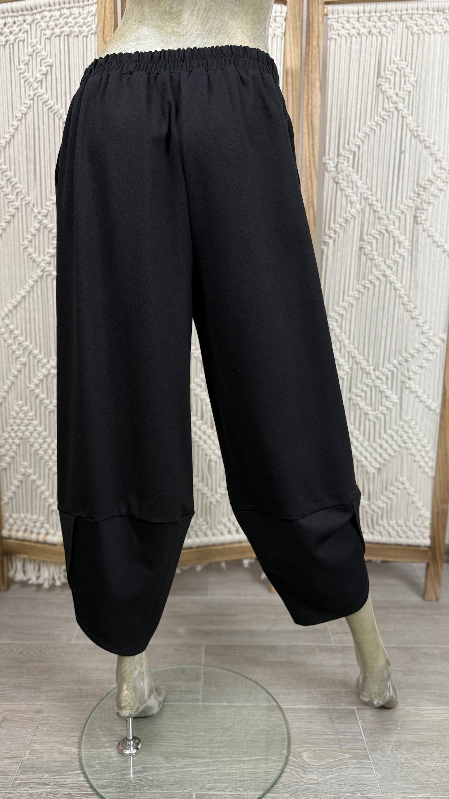 Pantaloni Dama – Croiala Tulip, Design Sculptural