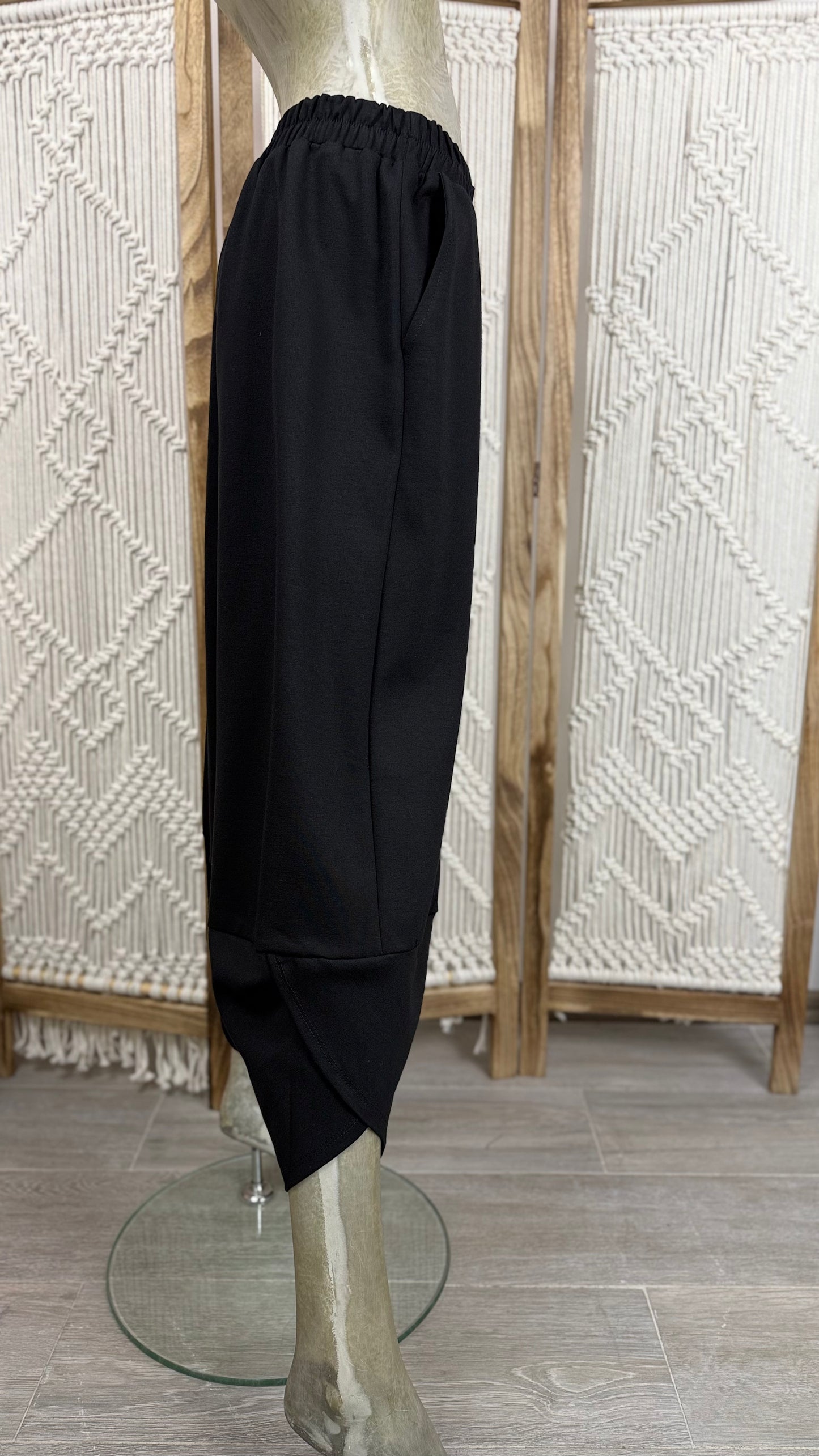 Pantaloni Dama – Croiala Tulip, Design Sculptural