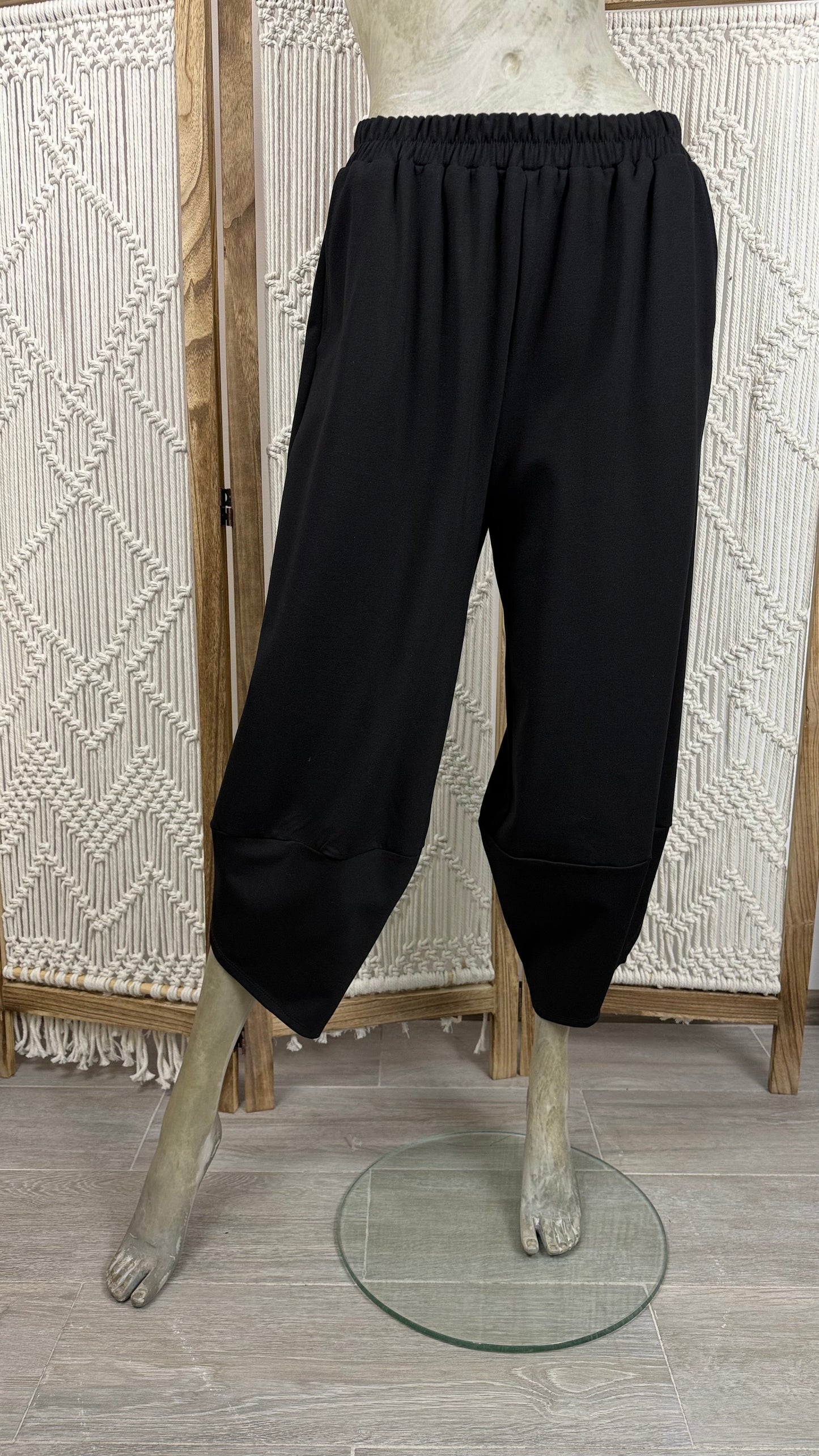 Pantaloni Negri cu Croială Lalea (Tulip) | Talie Unică | Qarma