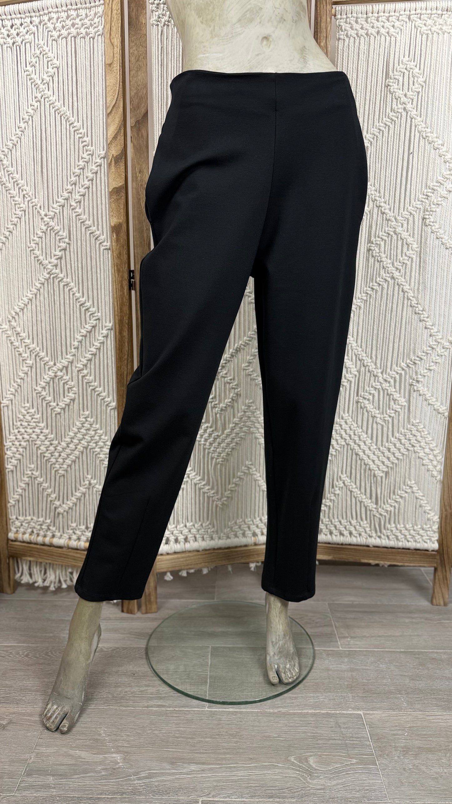 Pantaloni Dama – Croiala Conica, Design Minimal