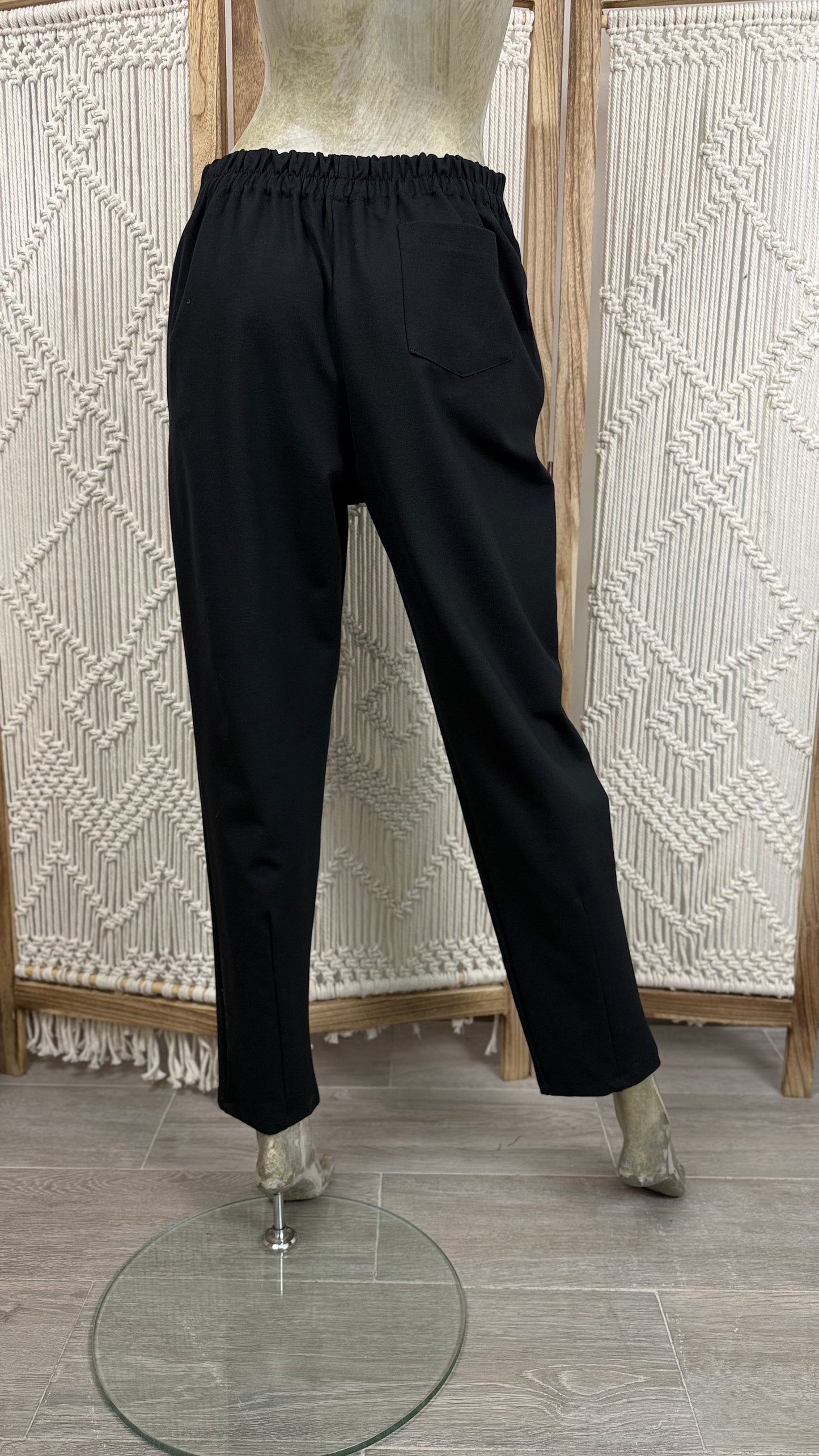 Pantaloni Dama – Croiala Conica, Design Minimal