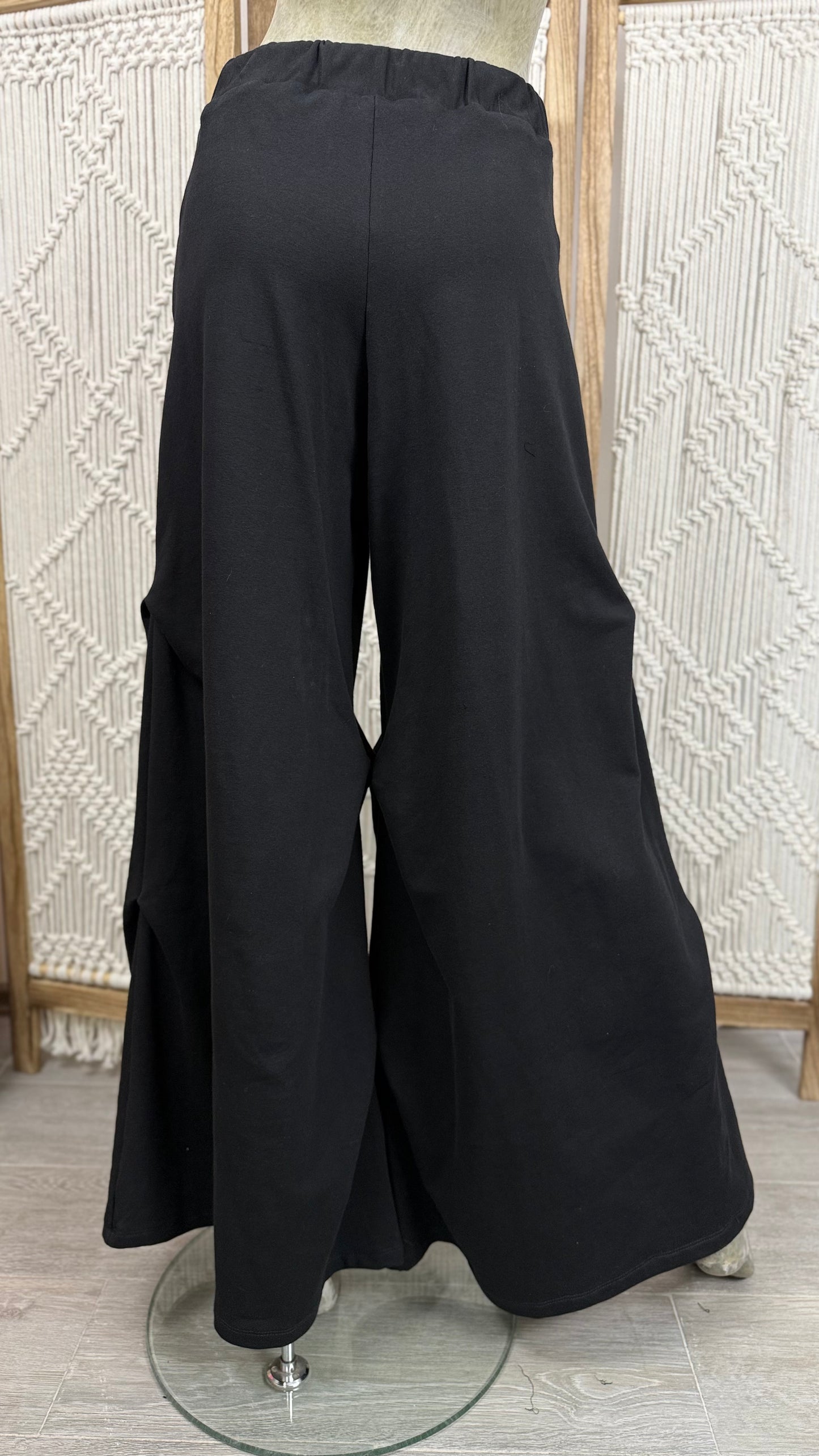 Pantaloni Dama – Prindere Laterala si Croi Asimetric