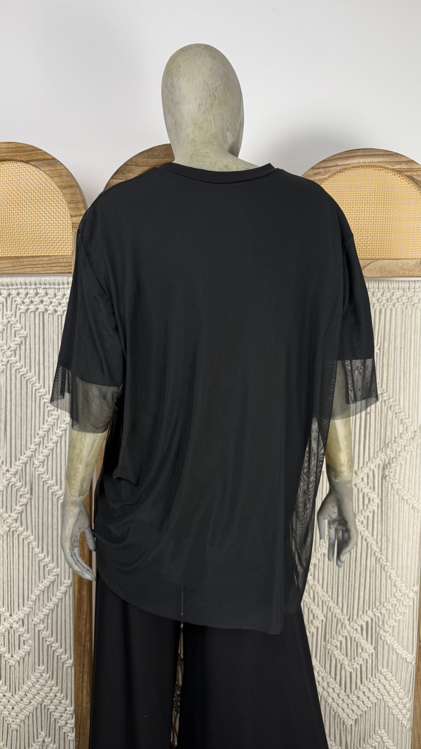 TRICOU NEGRU CU TULLE SI APLICATIE BRODATA