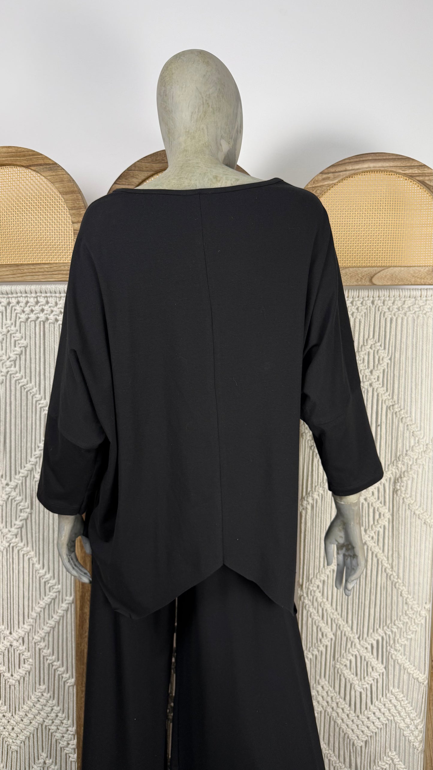 Bluza asimetrica cu insertii din piele