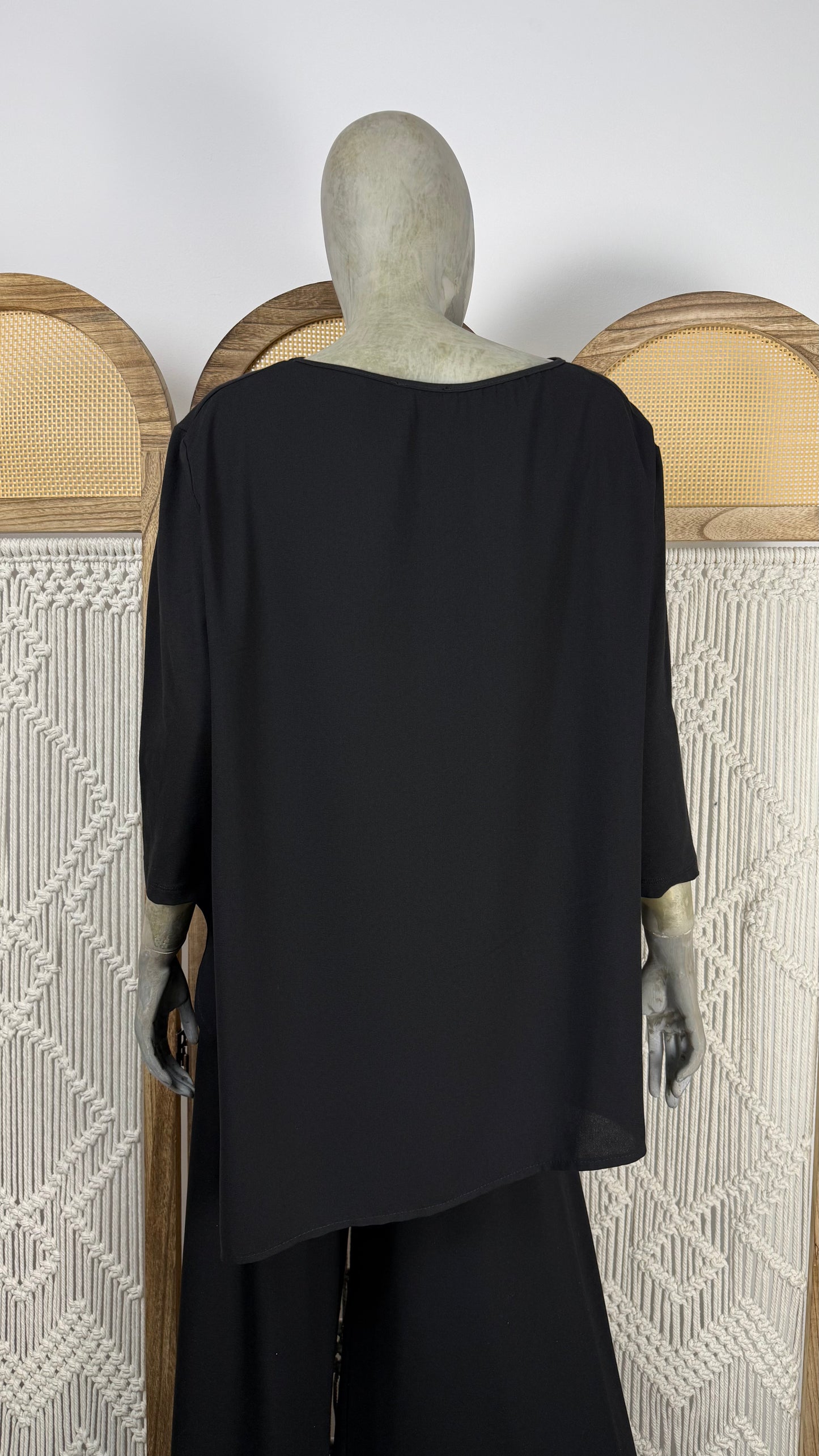 Bluza neagra cu nod mare si aplicatie - fermoar