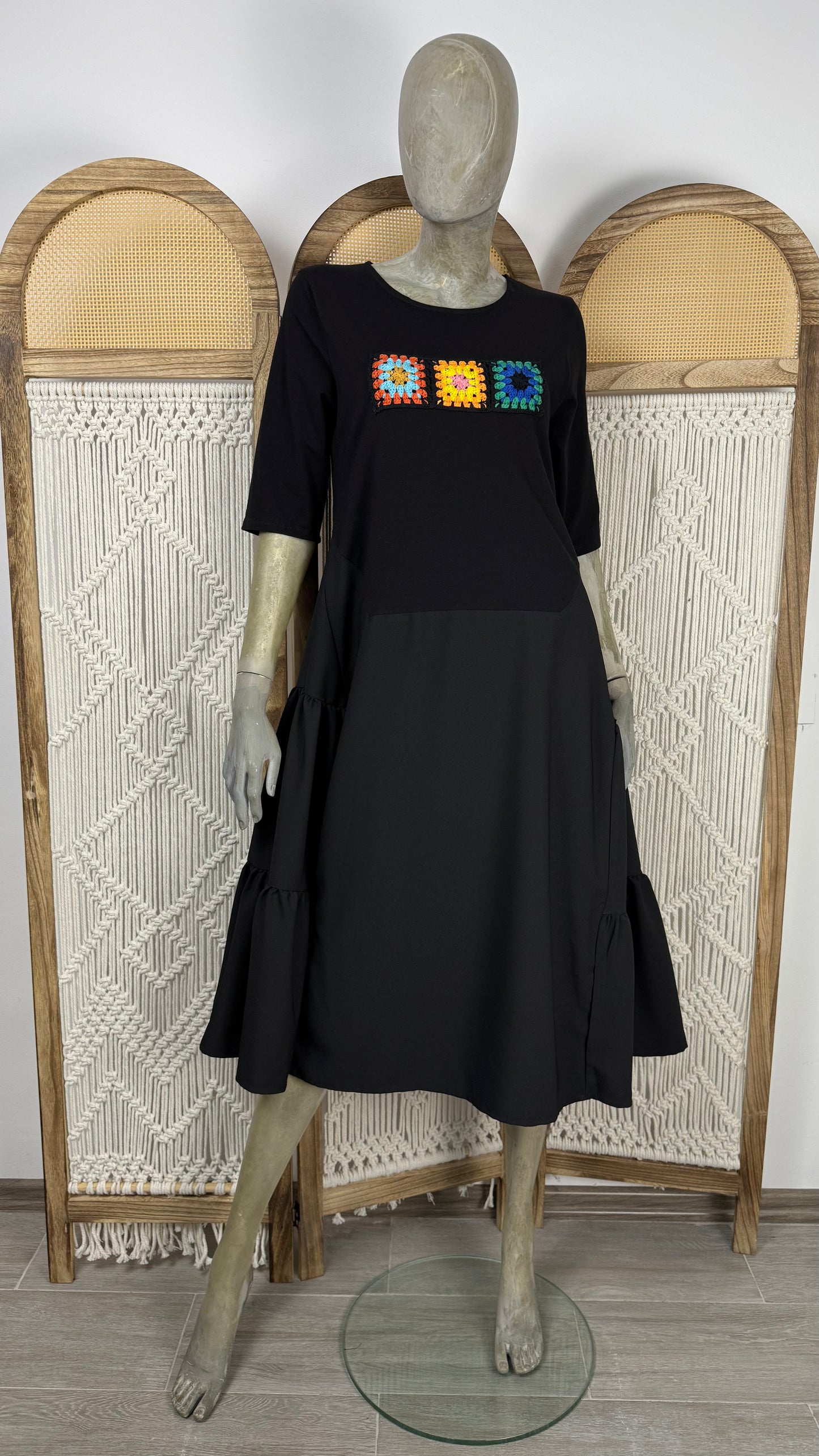 ROCHIE NEAGRA CU APLICATII SI VOLANE LATERALE