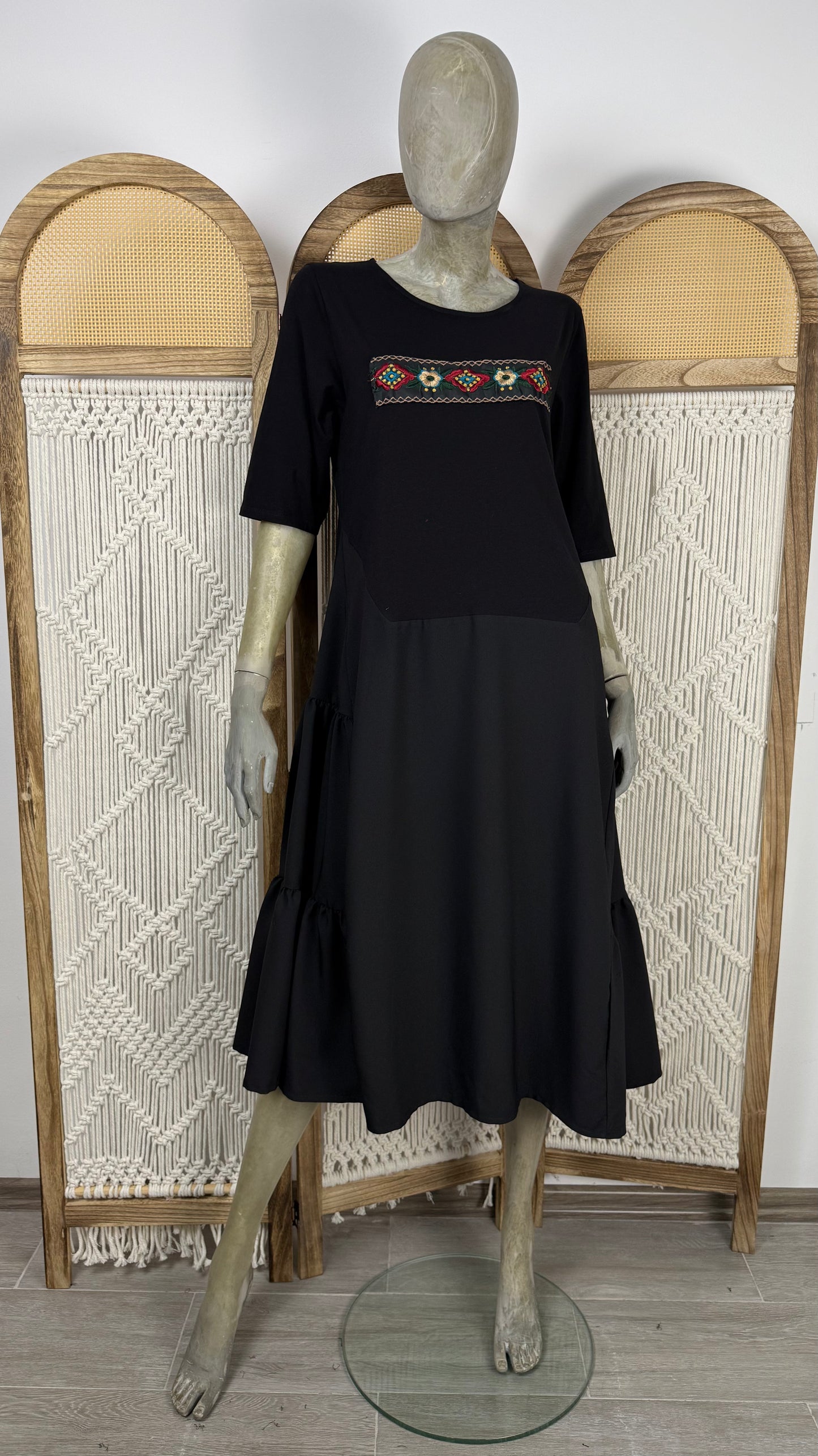 ROCHIE NEAGRA CU APLICATII SI VOLANE LATERALE