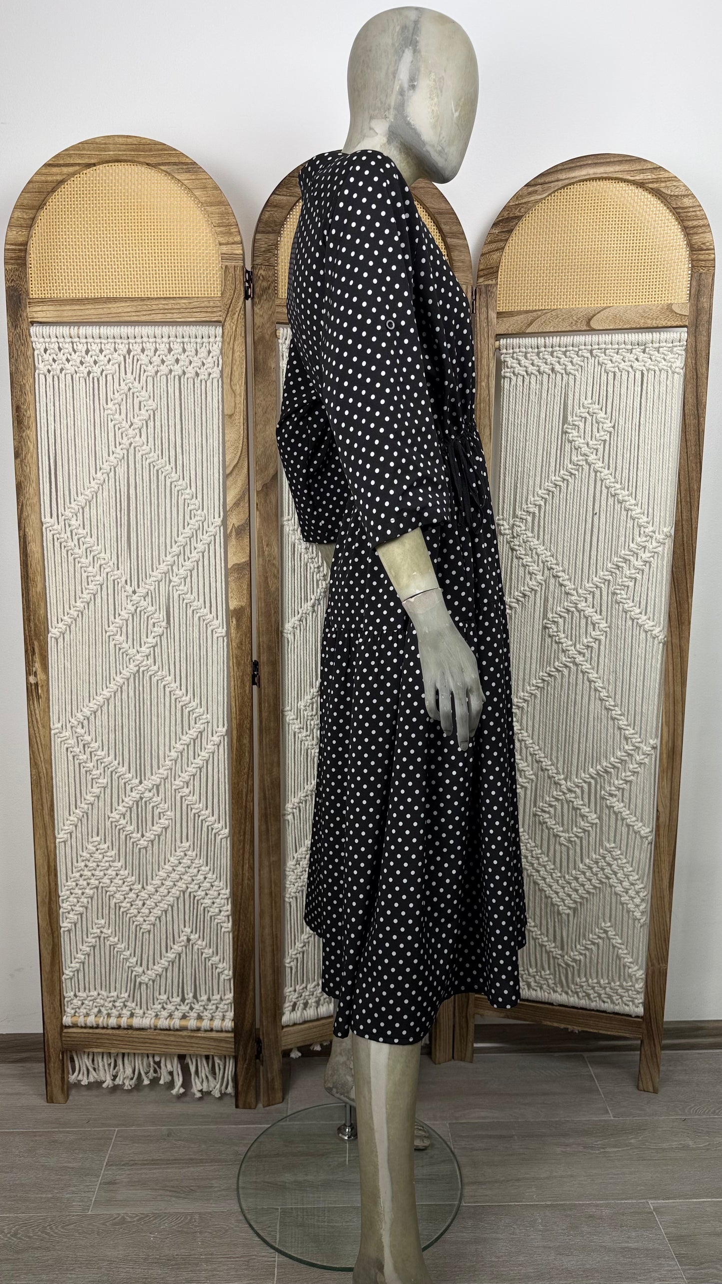 ROCHIE NEAGRA CU BULINE SI MANSETE CONTRAST