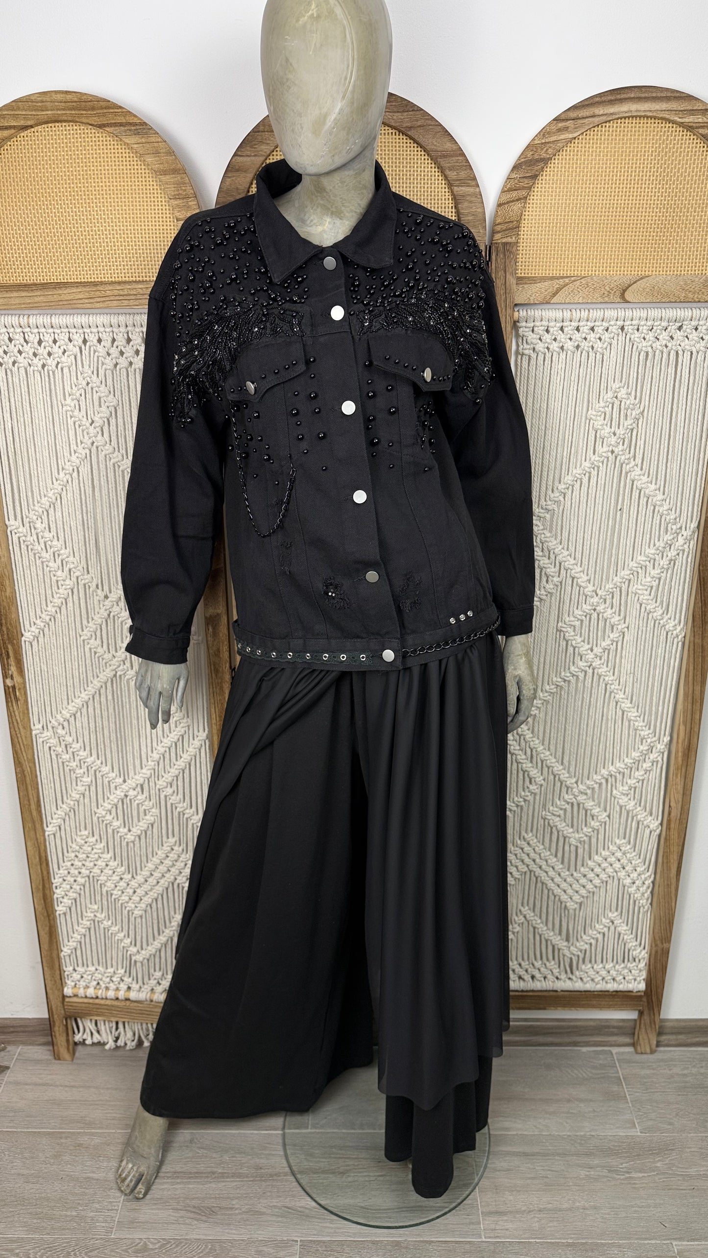 JACHETA LUNGA DIN DENIM NEGRU CU MARGELE SI TULLE DECORATIV