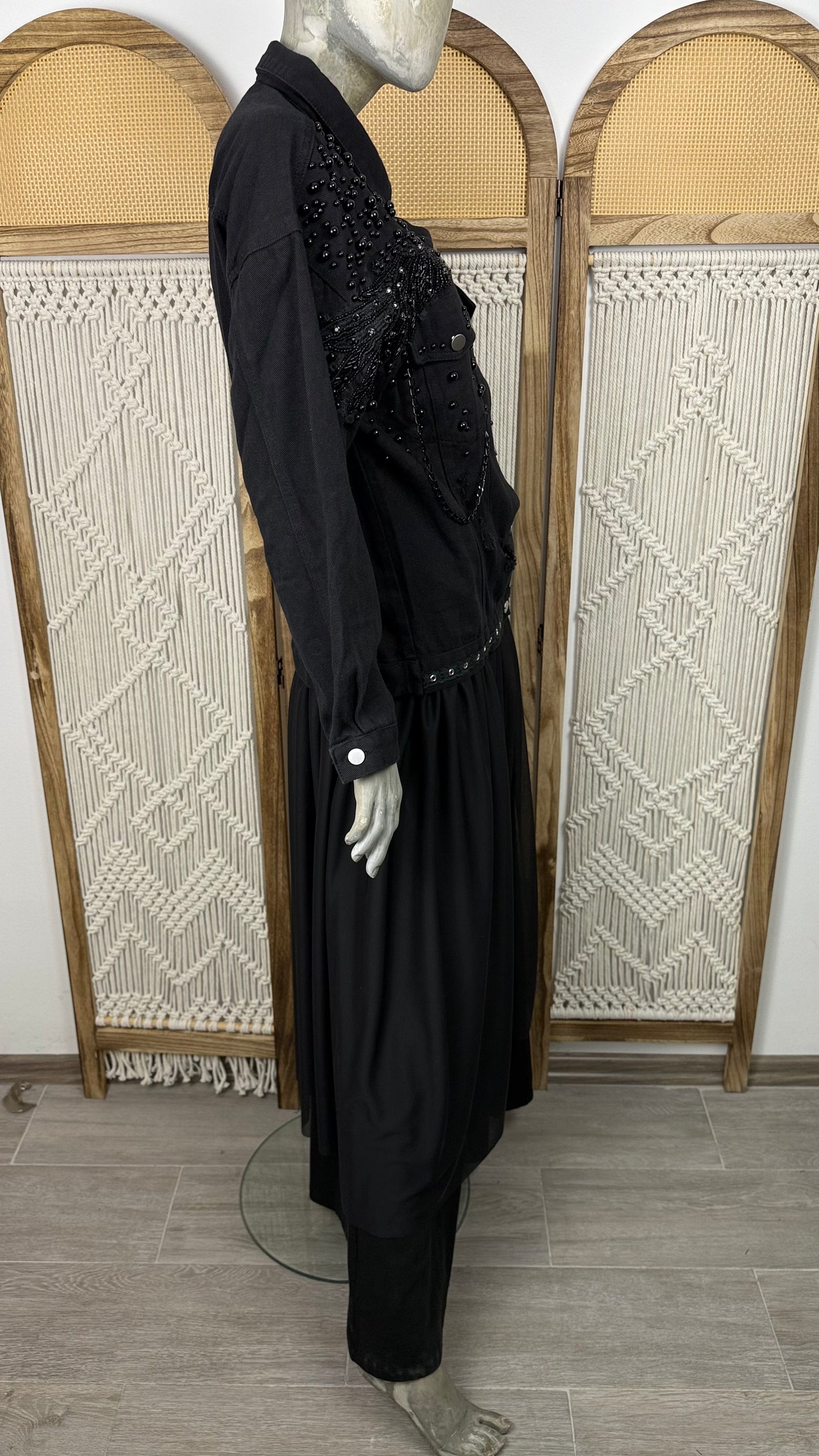 JACHETA LUNGA DIN DENIM NEGRU CU MARGELE SI TULLE DECORATIV
