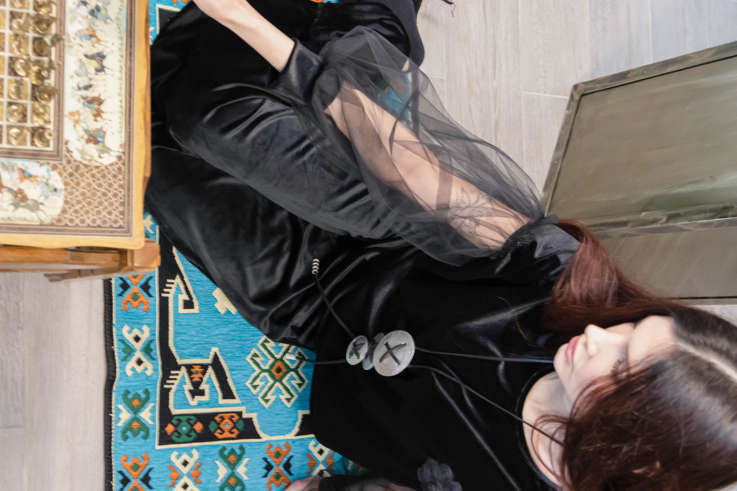 Bluză Neagră din Catifea cu Mâneci Bufante | Talie Unică | Qarma