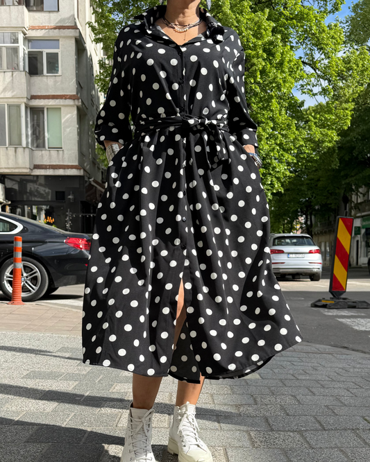 Rochie Cămașă Neagră cu Buline Albe și Lungime Asimetrică (S-XL)