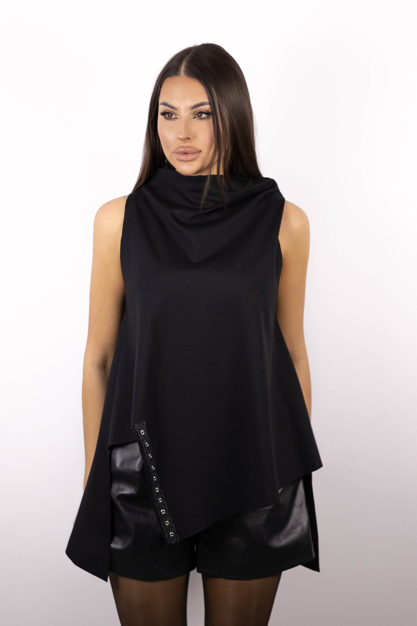 Capă Neagră Asimetrică Simplă | Talie Unică | Qarma