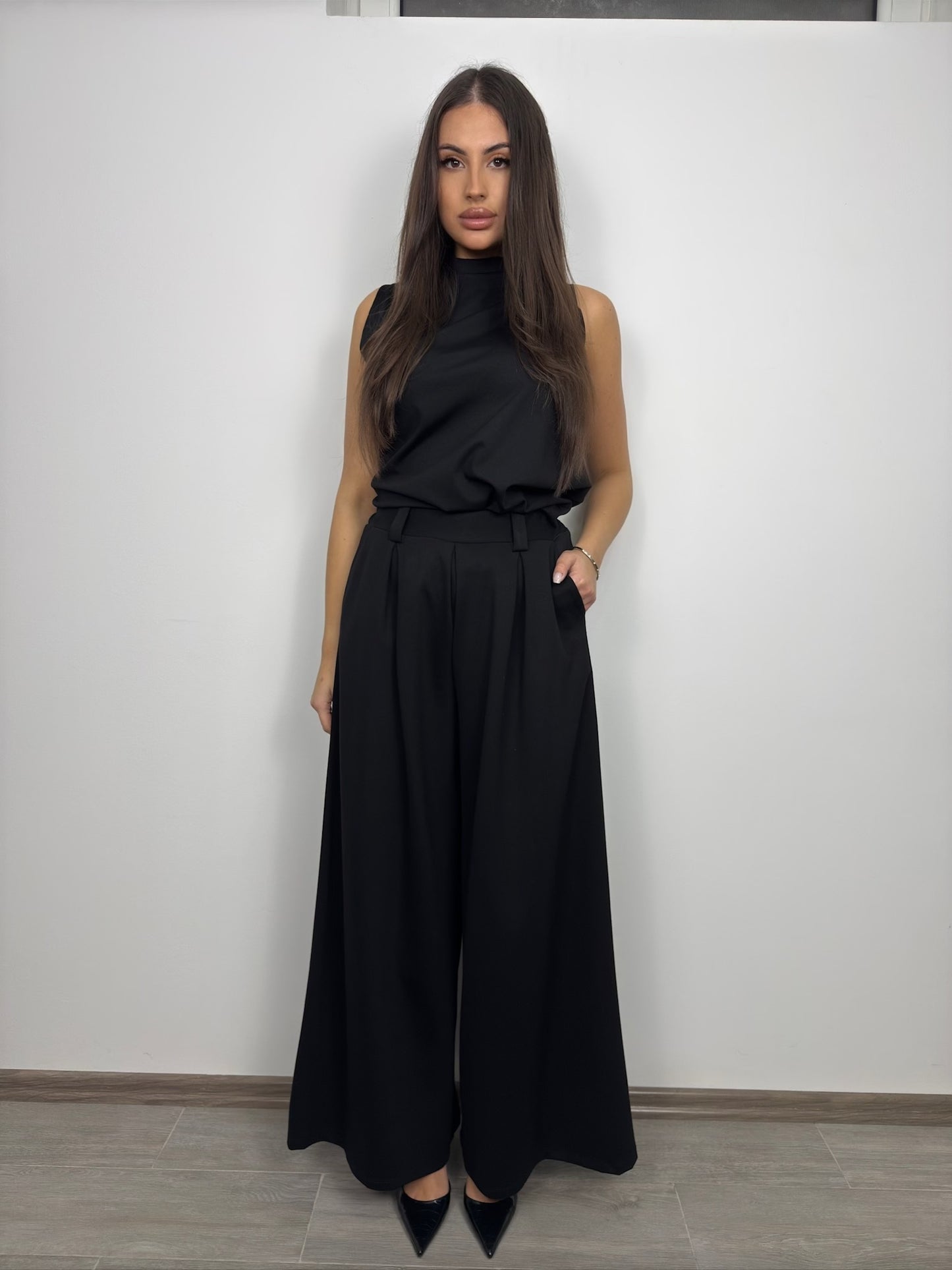 Pantaloni Largi Dama – Croiala Cropped cu Pense