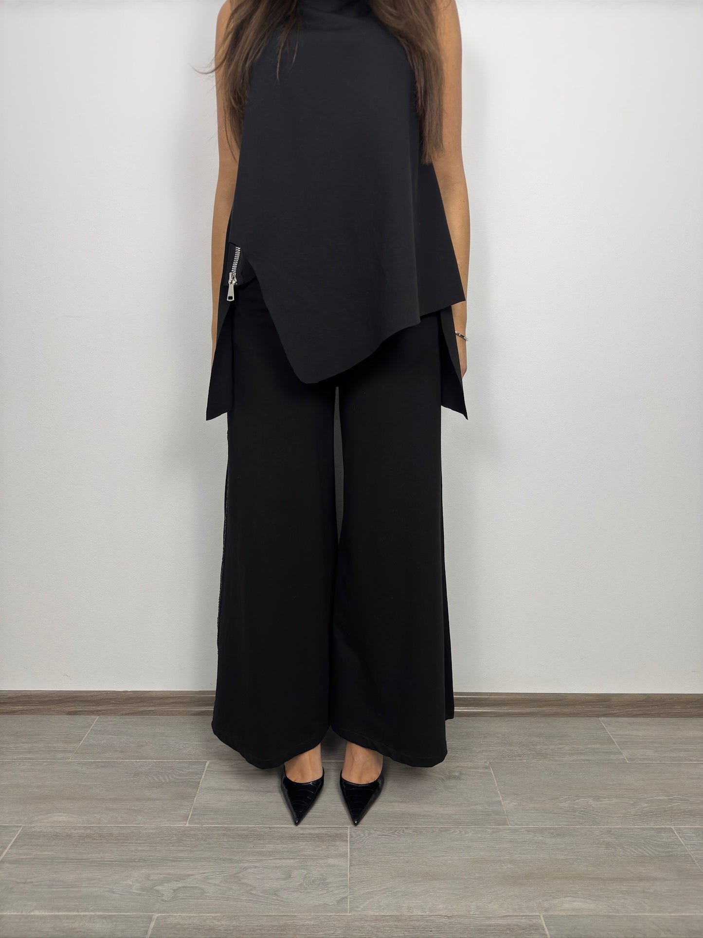 Pantaloni Largi Dama – Croiala Cropped cu Pense