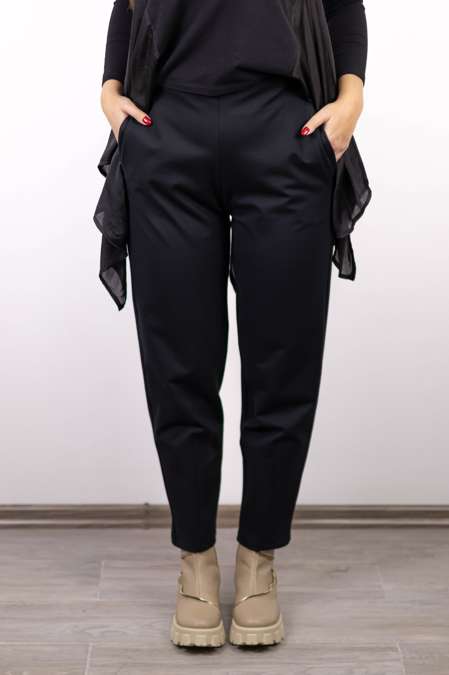 Pantaloni Dama – Croiala Conica, Design Minimal