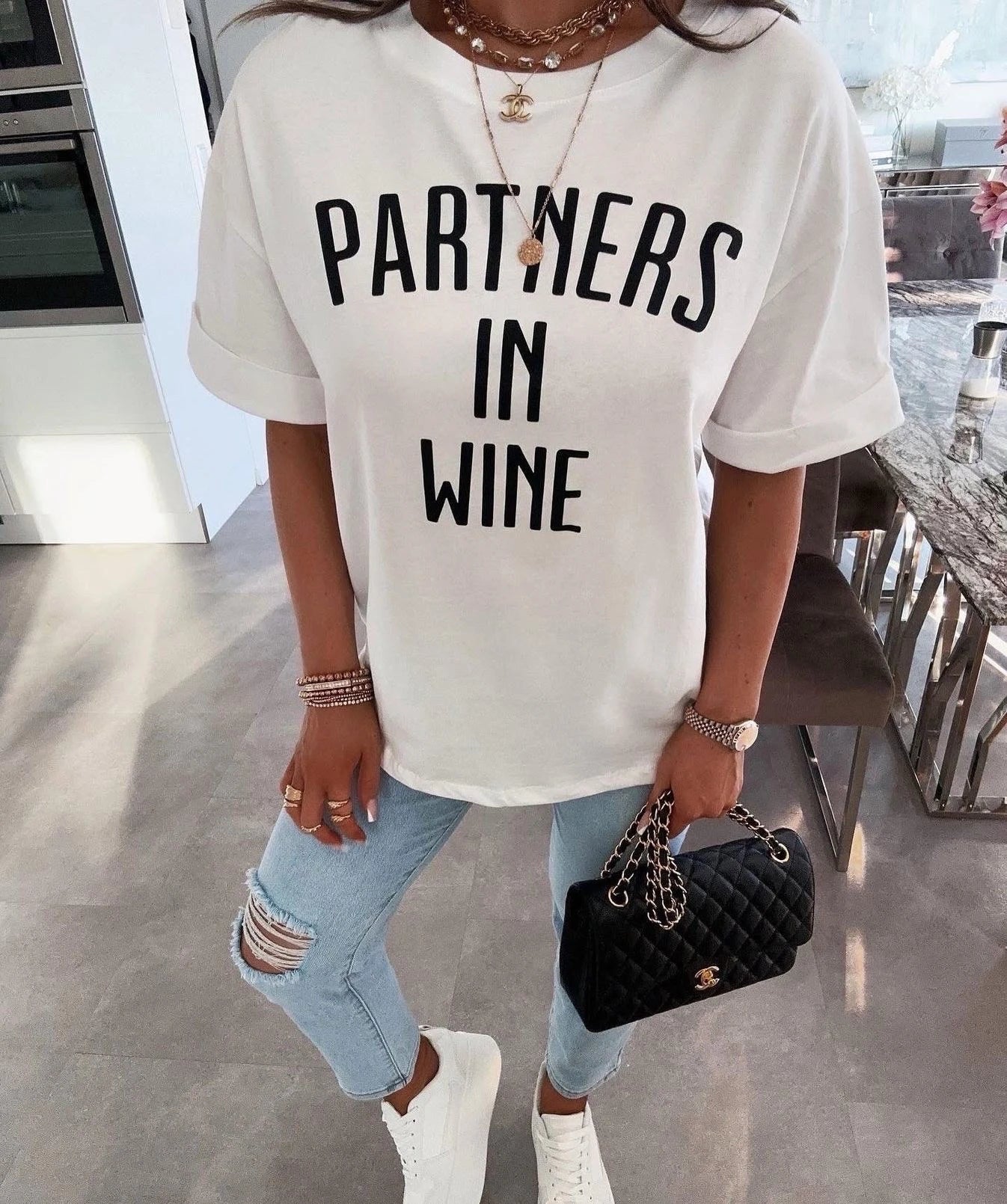 Tricou alb oversized cu mesaj - Partners in wine