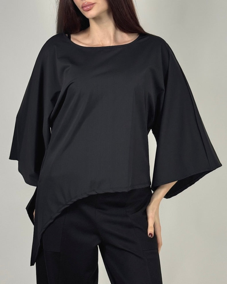 Bluză Neagră Asimetrică cu Mâneci Evazate | Talie Unică | Qarma