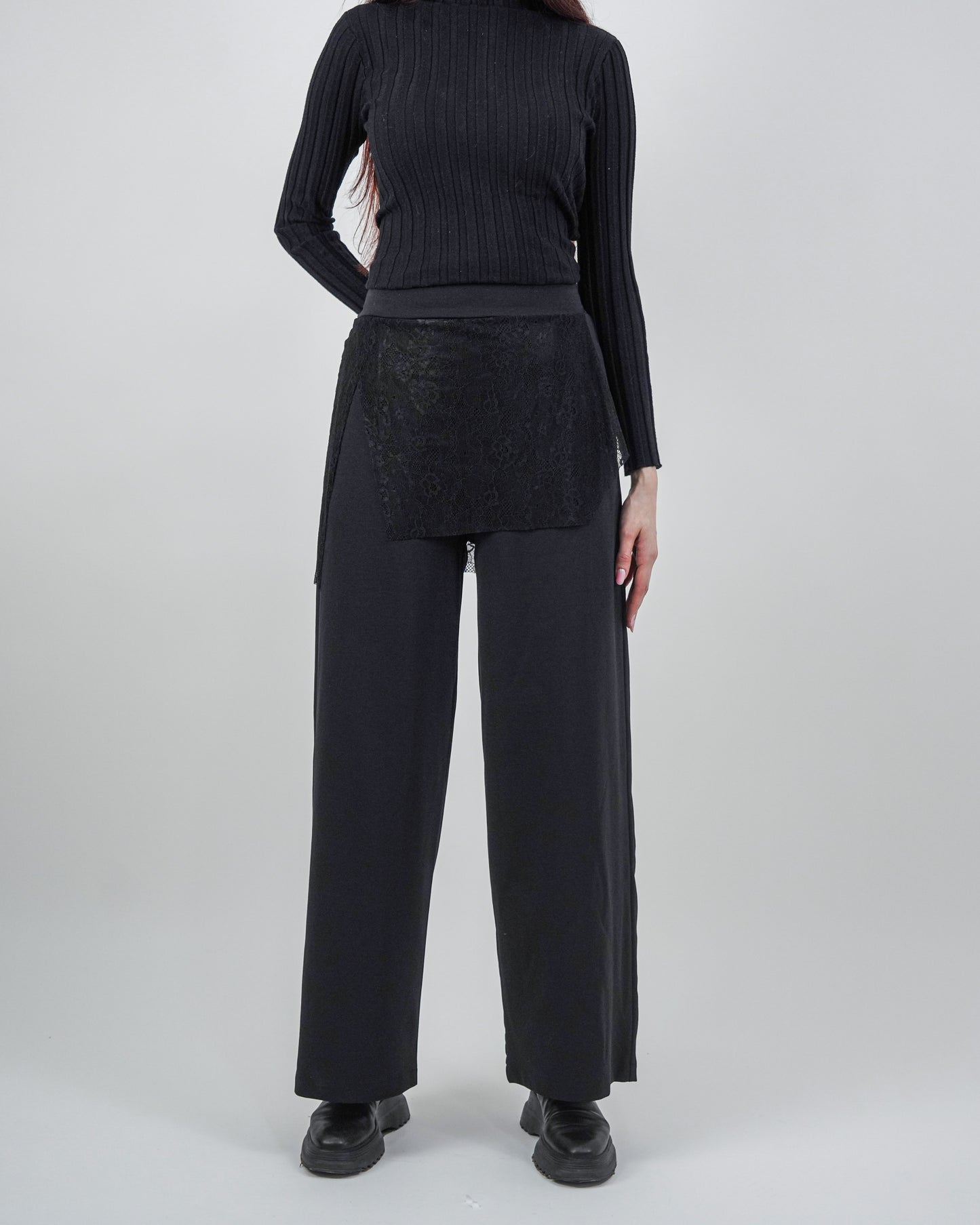 Pantaloni Negri cu Fustă de Dantelă (S-XL)