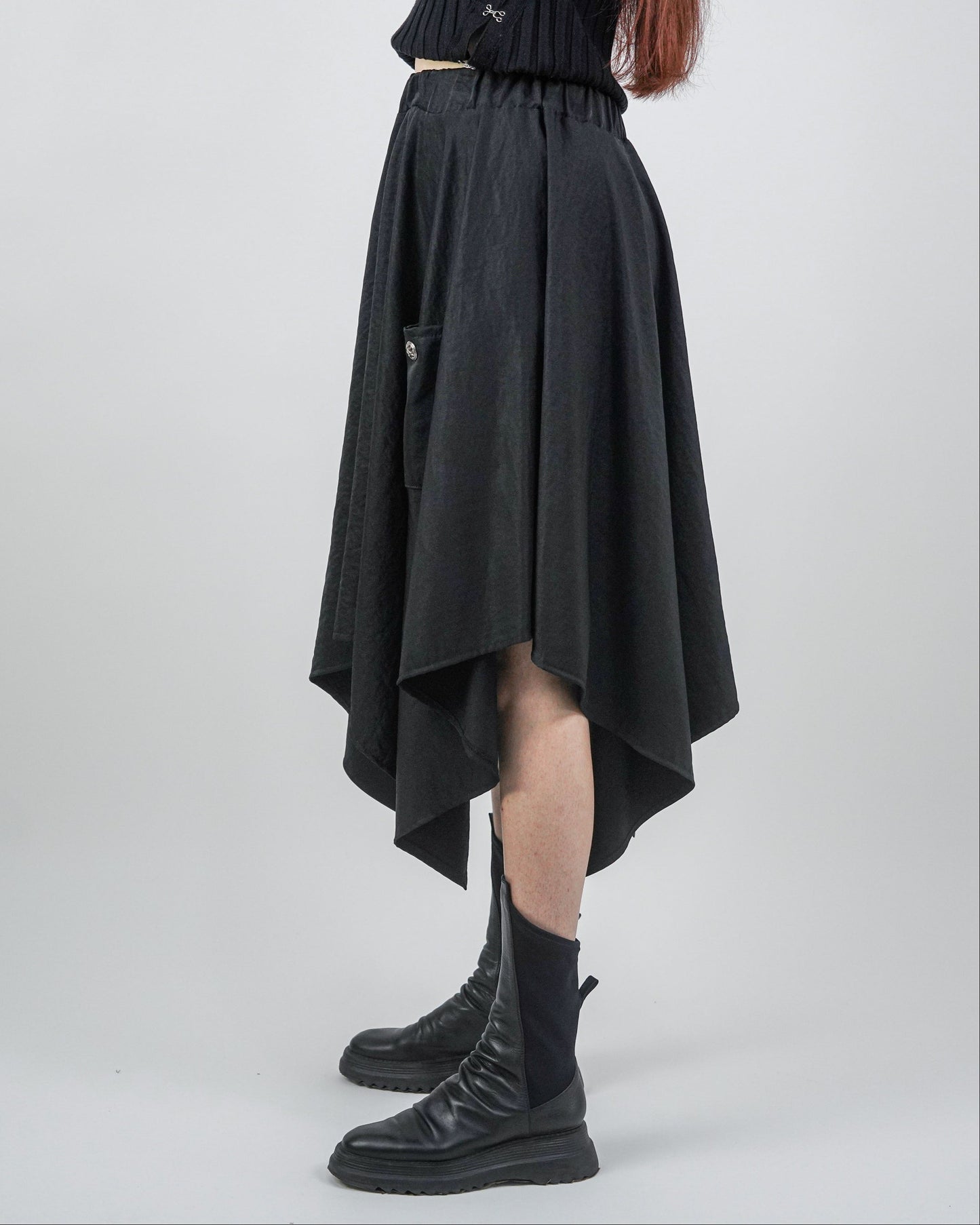 Fustă Neagră Asimetrică cu Două Buzunare (S-XL)