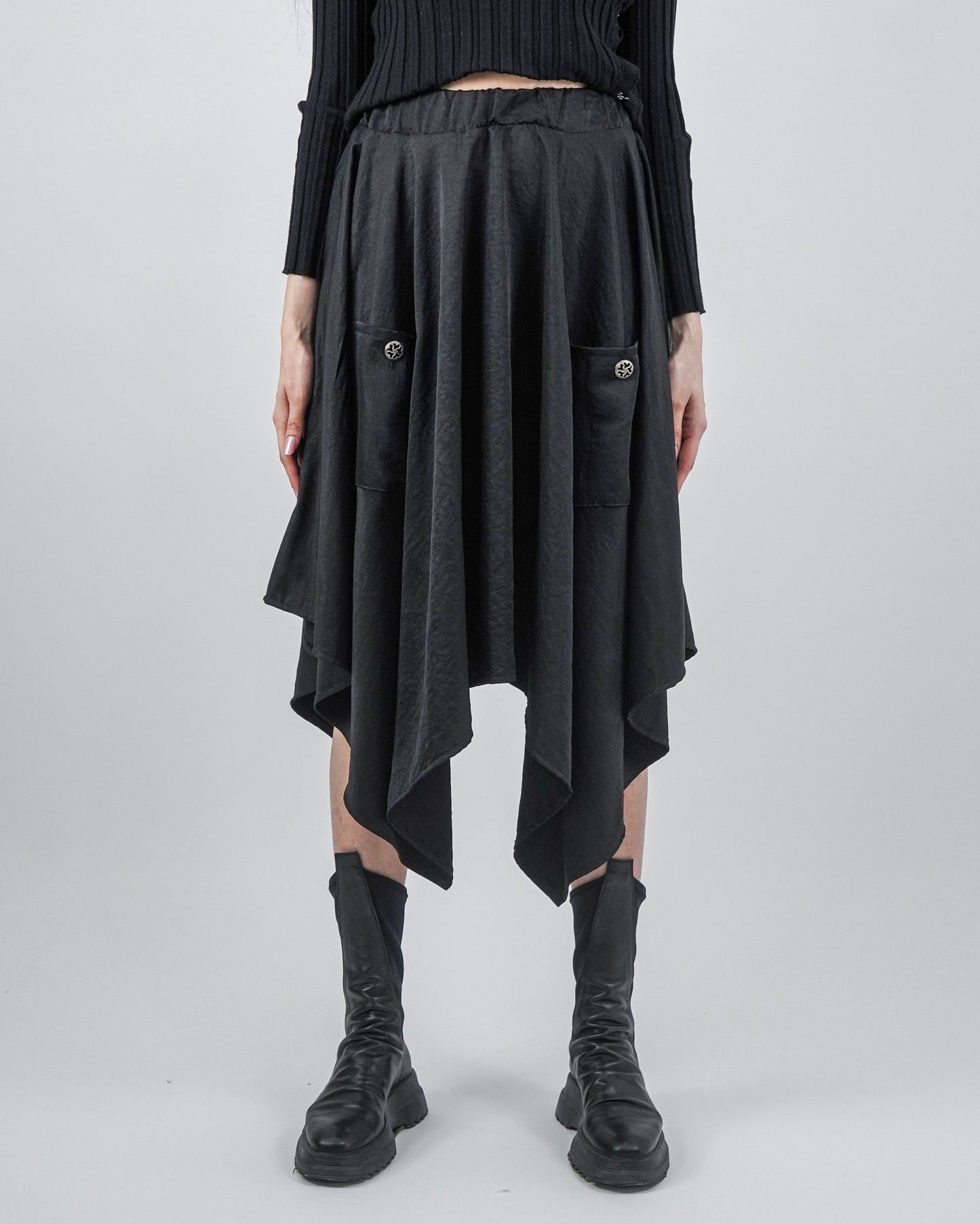 Fustă Neagră Asimetrică cu Două Buzunare (S-XL)