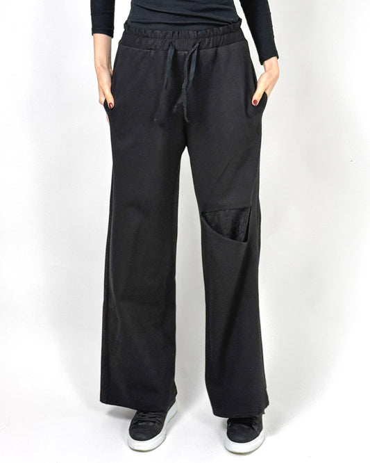 Pantaloni Negri Largi cu Decupaj Asimetric | Talie Unică | Qarma