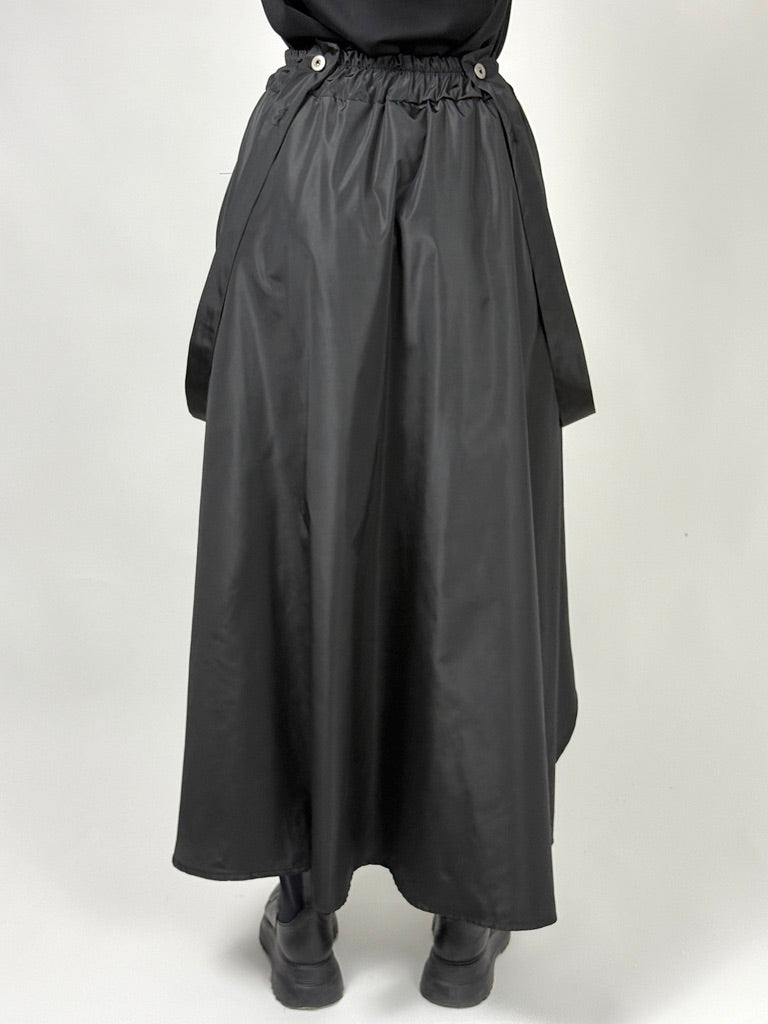 Fustă Neagră Asimetrică Convertibilă cu Bretele | Talie Unică | Qarma