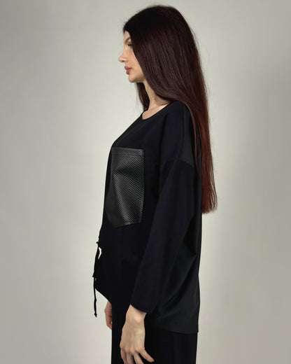 Bluză Neagră cu Șnur Lateral și Buzunar Texturat (S-XL)