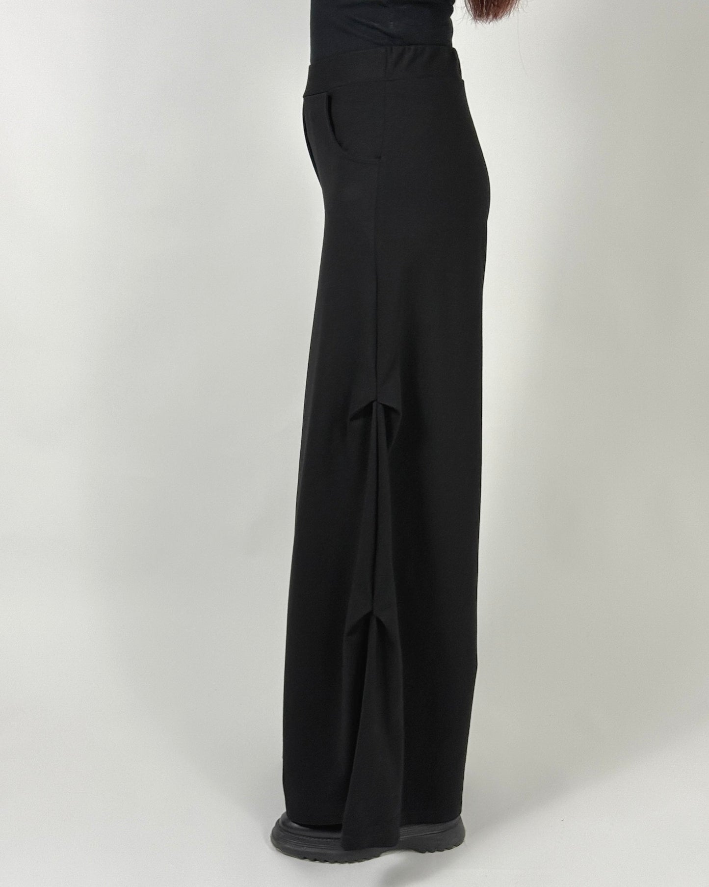 Pantaloni Negri Arhitecturali cu Panouri Laterale | Talie Unică | Qarma