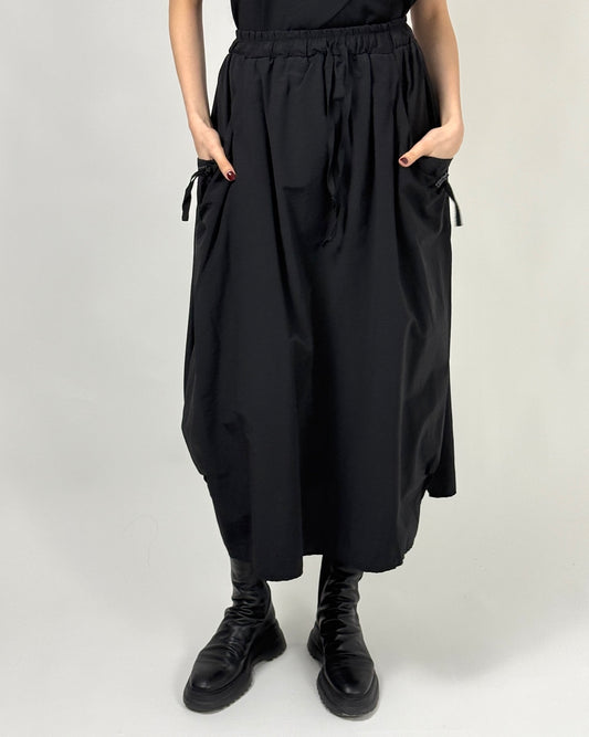 Fustă Bubble Neagră cu Buzunare și Șnur Ajustabil | Talie Unică | Qarma
