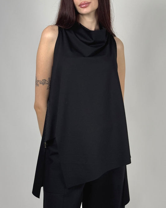 Capă Neagră Asimetrică cu Fermoar Brodat | Talie Unică | Qarma