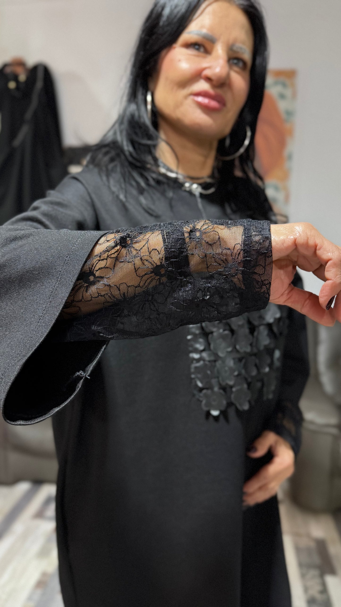 Rochie Neagră Asimetrică cu Aplicație Texturată | O Singură Mărime (S-XL) | Qarma