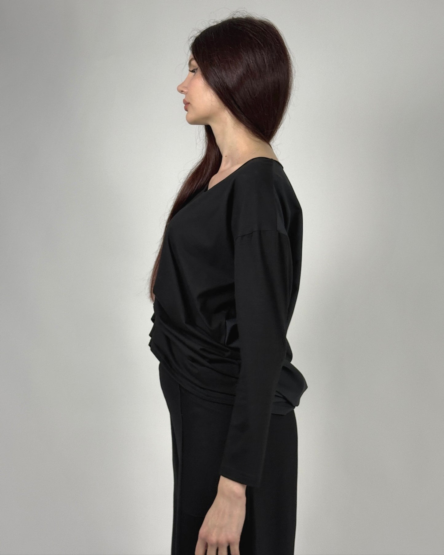 Bluză Neagră cu Fermoar Central și Drapaj | Talie Unică | Qarma