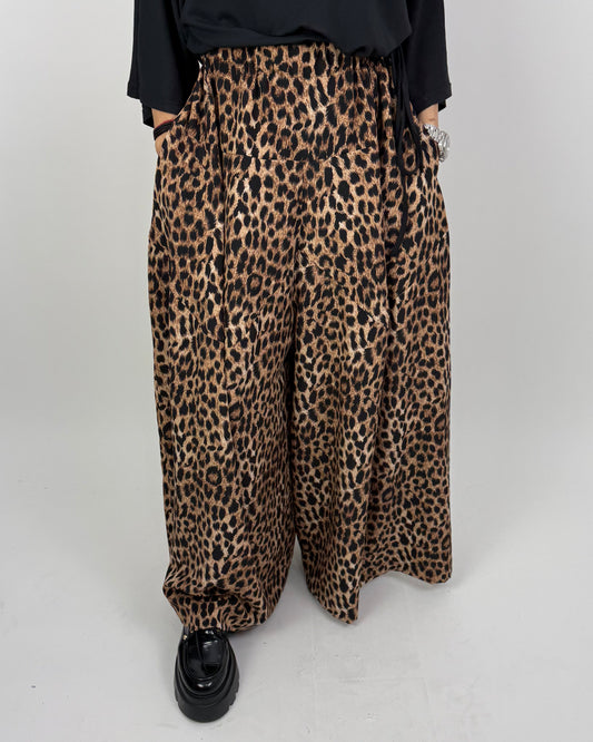Pantaloni Culottes Arhitecturali cu Print Leopard (S-XL)