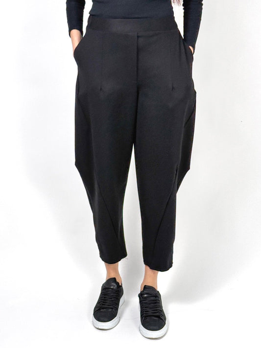 Pantaloni Negri Asimetrici cu Cusături Diagonale | Talie Unică | Qarma