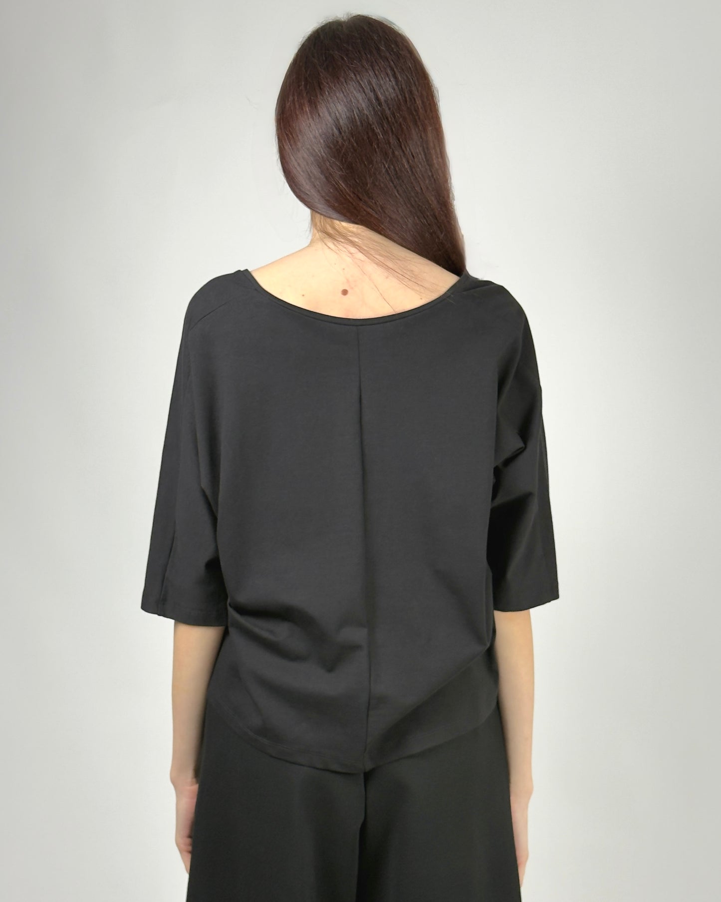 Bluză Neagră Asimetrică cu Inserție de Plasă | Talie Unică | Qarma