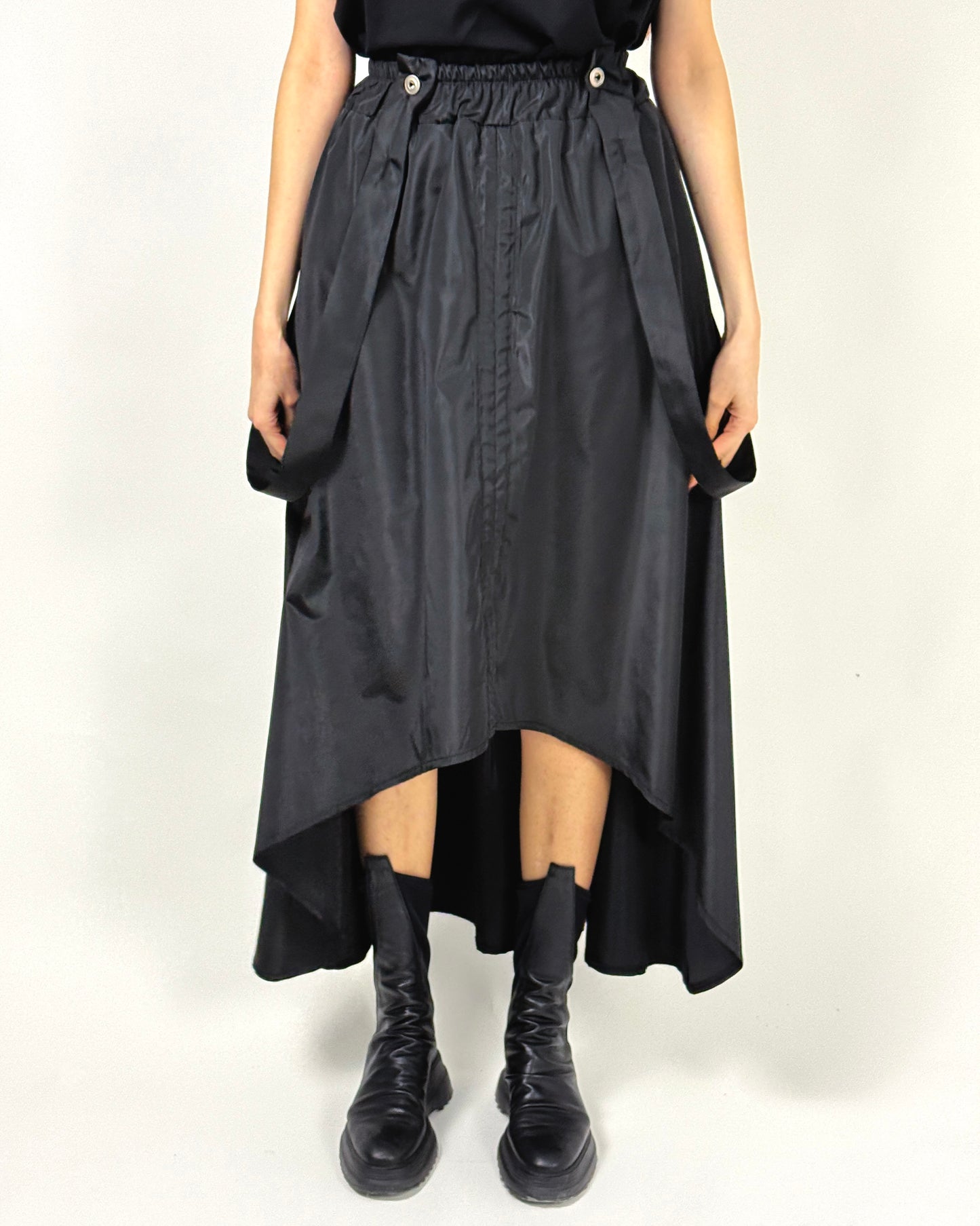 Fustă Neagră Asimetrică Convertibilă cu Bretele | Talie Unică | Qarma