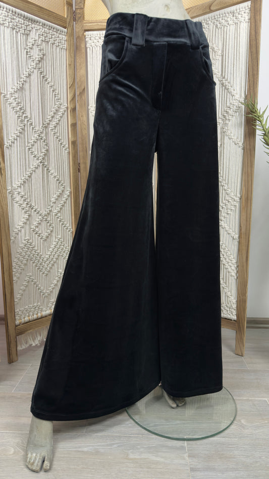 Pantaloni Largi Dama – Catifea Neagra Sofisticata