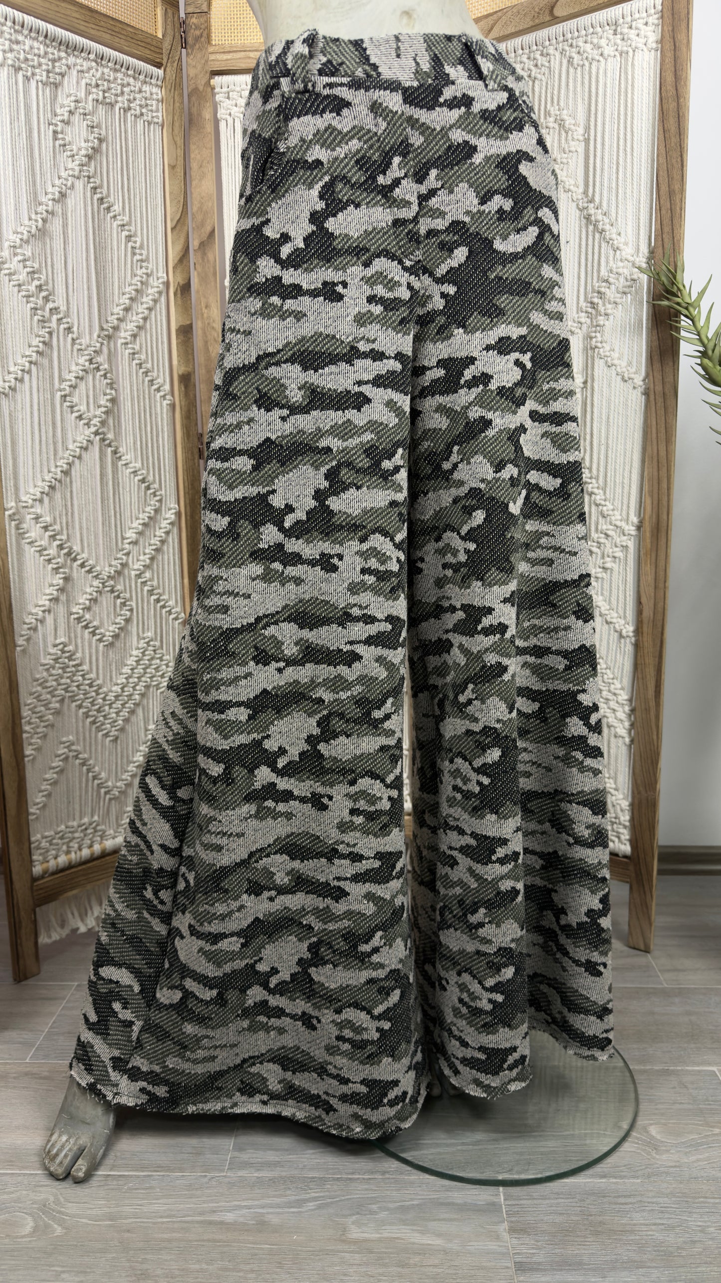 Pantaloni Largi Dama – Camuflaj Texturat Bumbac