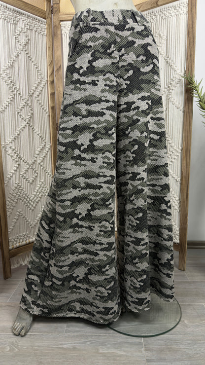 Pantaloni Largi Camo cu Talie Înaltă | O Singură Mărime (S-XL) | Qarma