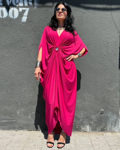 Rochie Maxi Kaftan Roz Cyclam cu Drapaj Central și Broșă (S-XL)