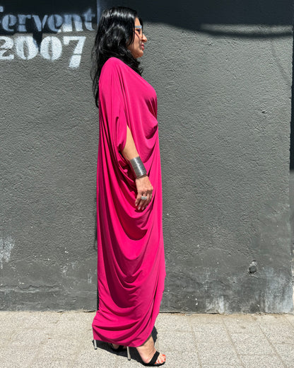 Rochie Maxi Kaftan Roz Cyclam cu Drapaj Central și Broșă (S-XL)