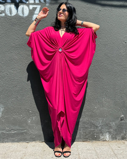 Rochie Maxi Kaftan Roz Cyclam cu Drapaj Central și Broșă (S-XL)