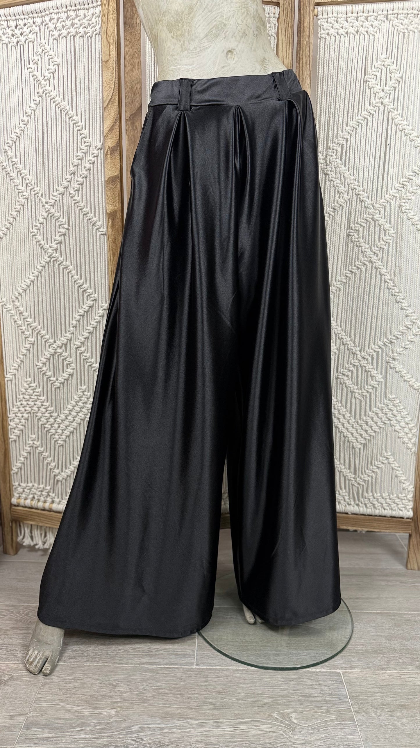 Pantaloni Largi Dama – Croiala Cropped, Lycra Lucioasa