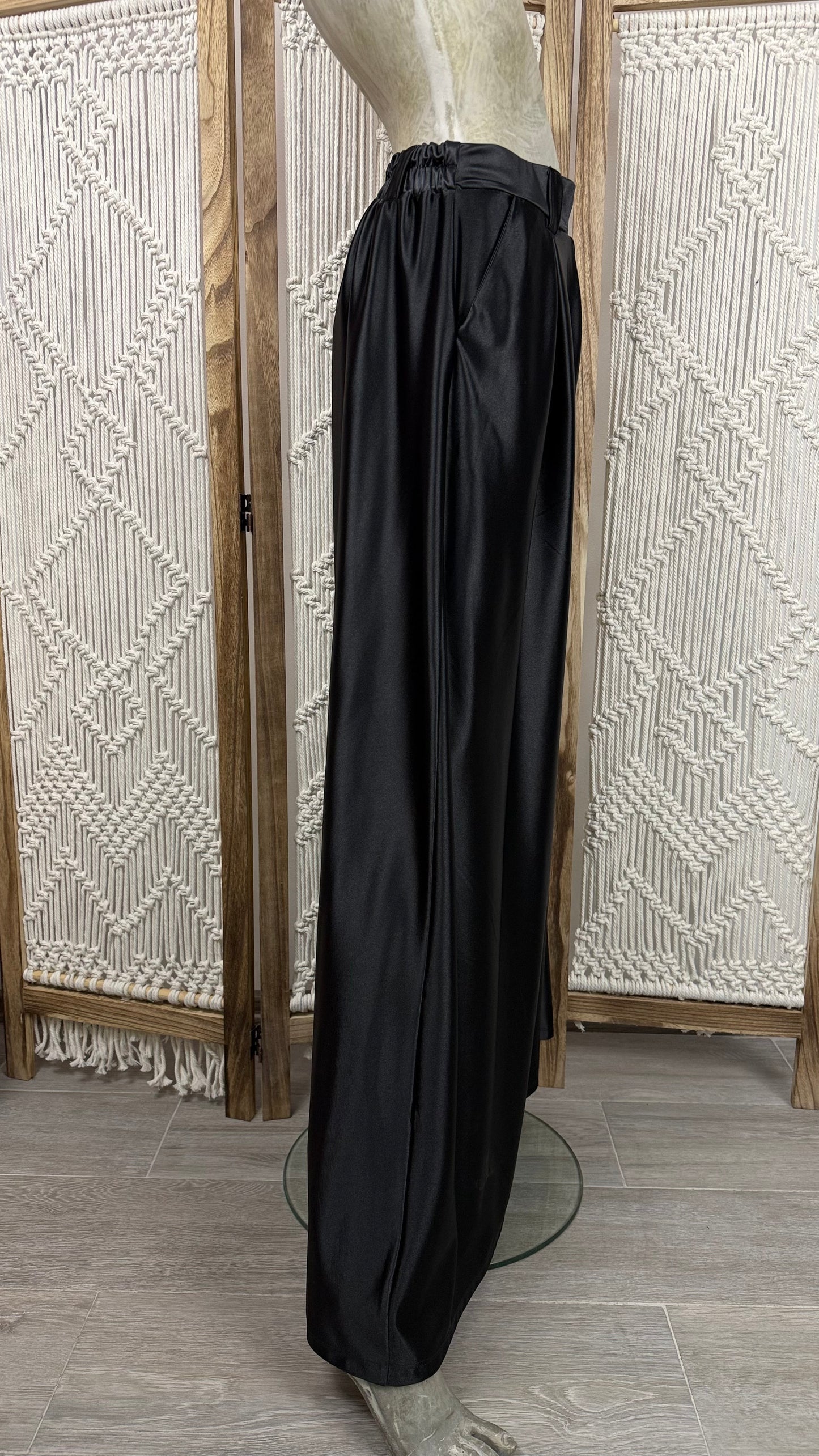 Pantaloni Largi Dama – Croiala Cropped, Lycra Lucioasa