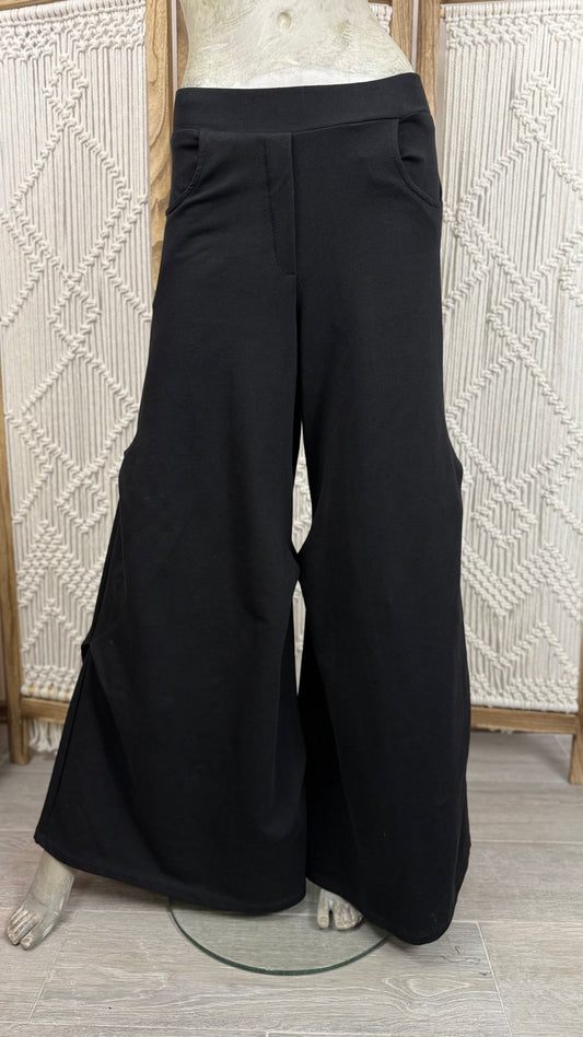 Pantaloni Dama – Prindere Laterala si Croi Asimetric